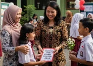 Menyentuh Hati, Guru SD di Kabupaten Semarang Patungan Rp 20 Juta Beli Angkot buat Siswa, Pemprov Jateng Alokasikan Rp 100 Juta Perbaiki Dua SD Rusak Parah