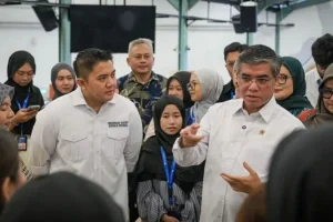 Seskab Teddy Luncurkan Program Magang Nasional 2026, Buruh Soroti Potensi Penyalahgunaan dan Gaji yang Menjanjikan